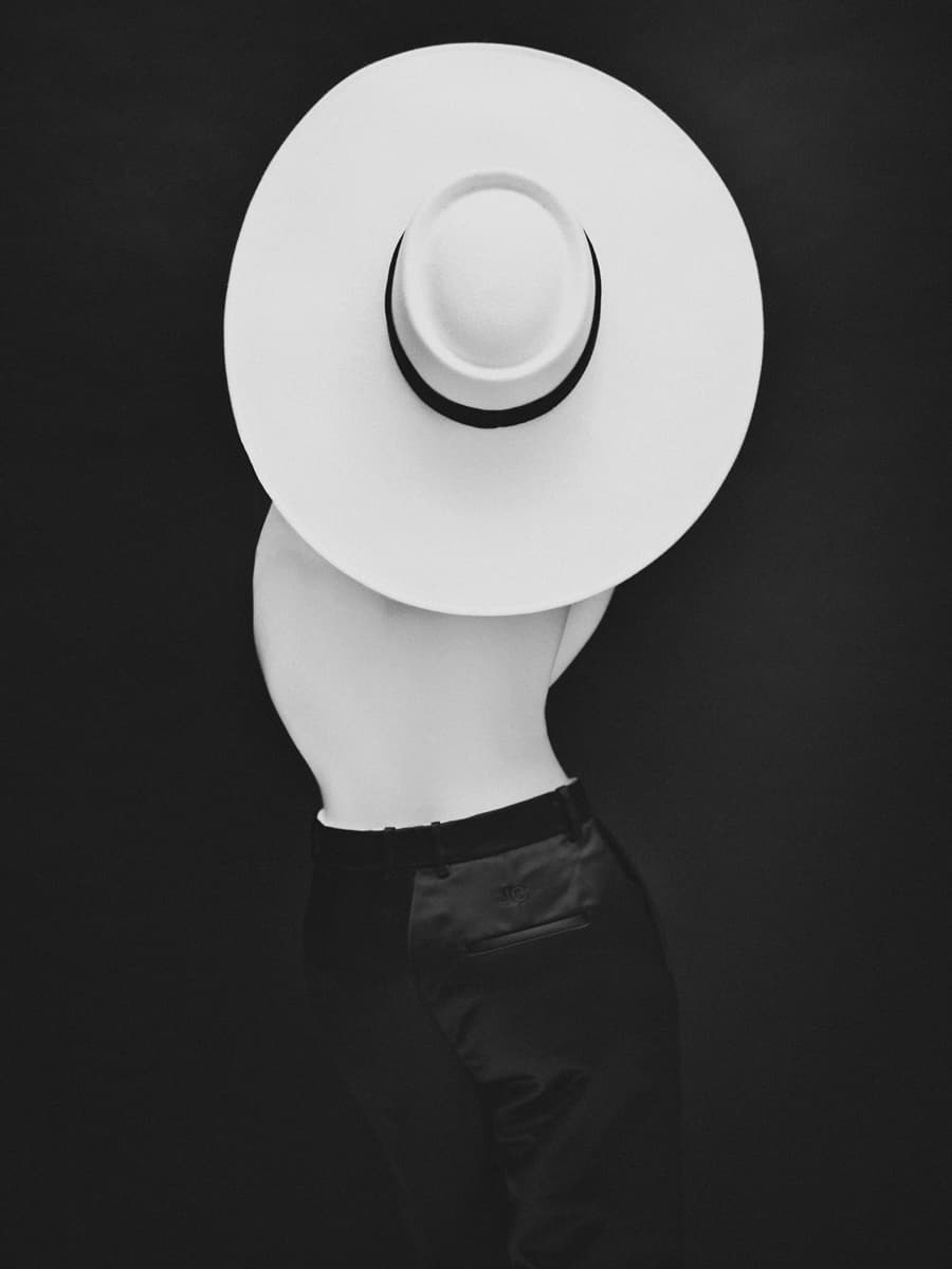 Oval by Bastiaan Woudt, 2021 — Archival Pigment Print