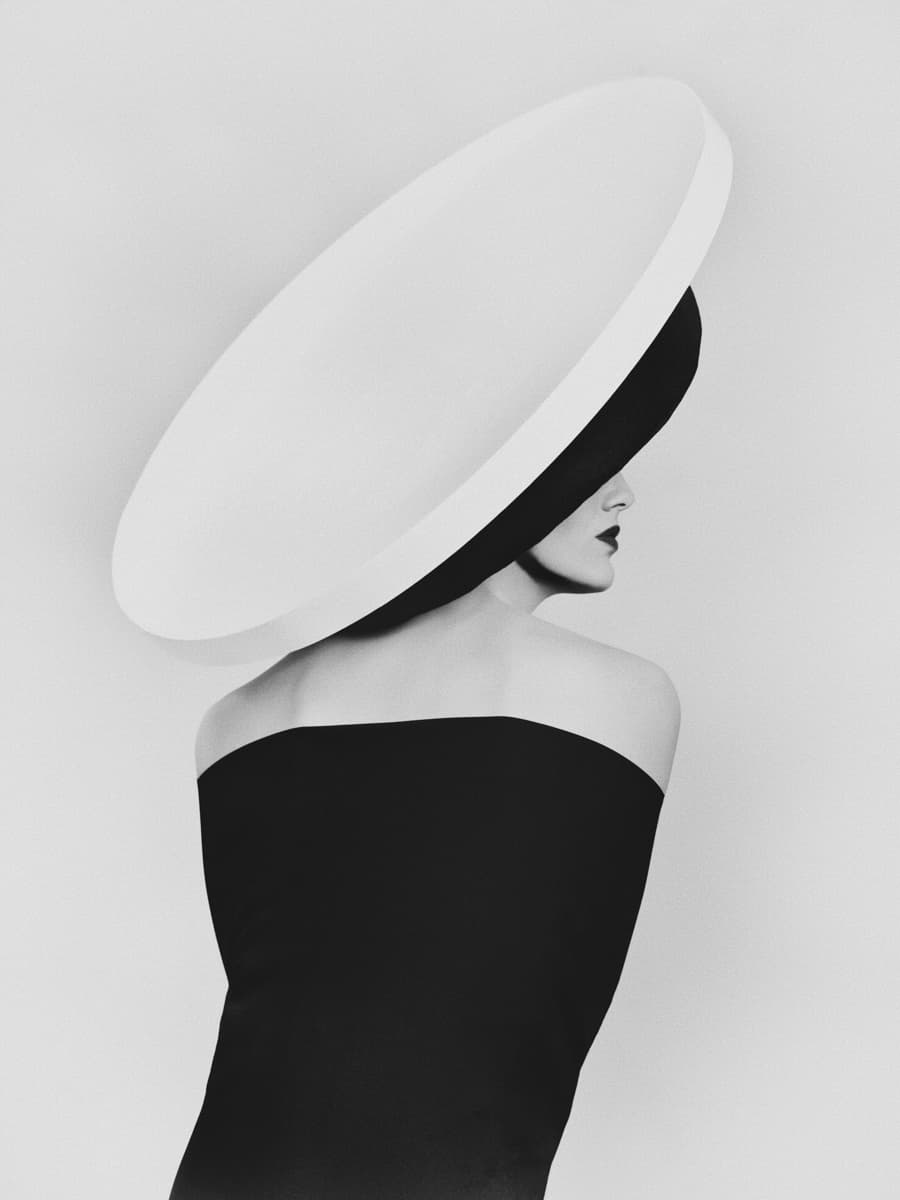 Poise by Bastiaan Woudt, 2023 — Archival Pigment Print